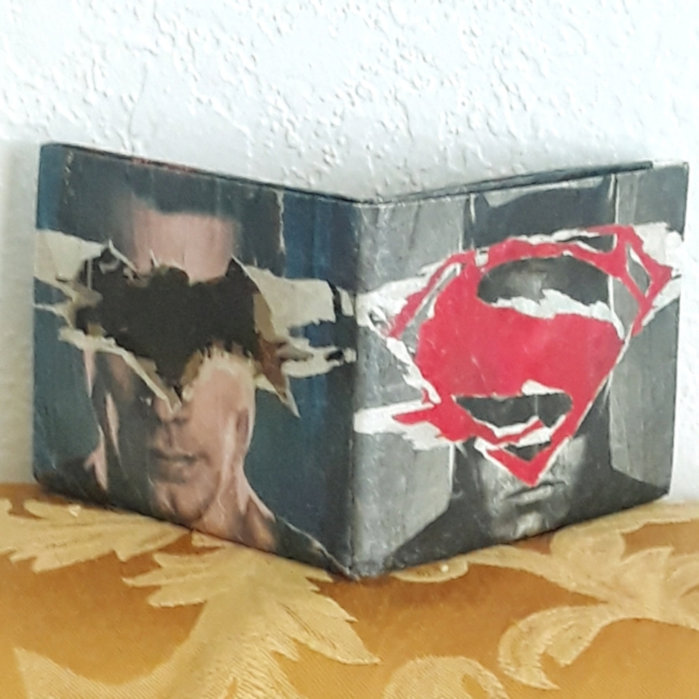 Exclusive Loot Crate Batman Versus Superman Mighty Wallet - 4" x 3.25"